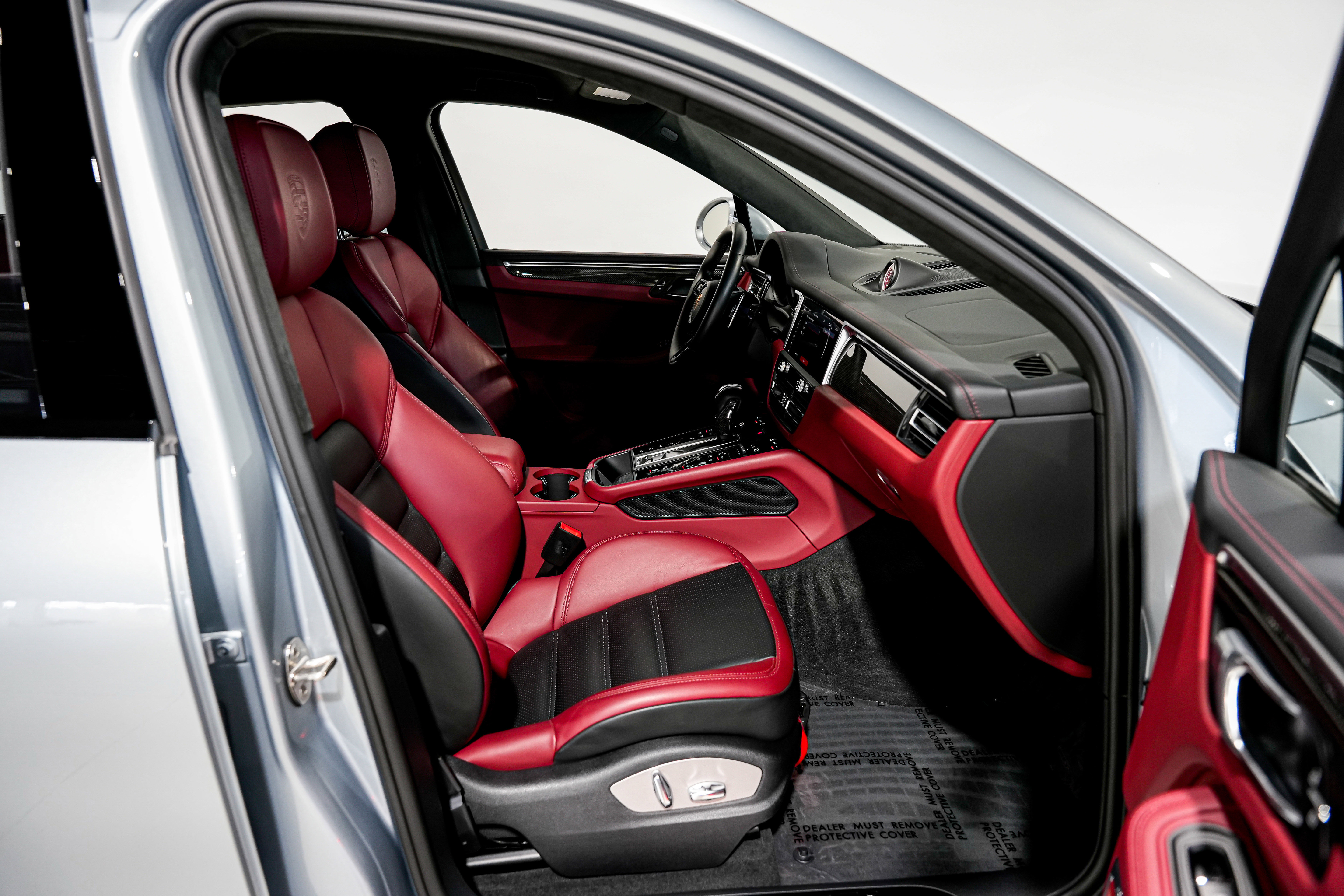 Used 2022 Porsche Macan GTS w/ Sport Chrono Package image 28