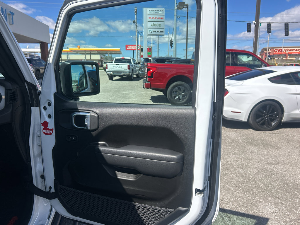 Used 2025 Jeep Wrangler Sport image 12