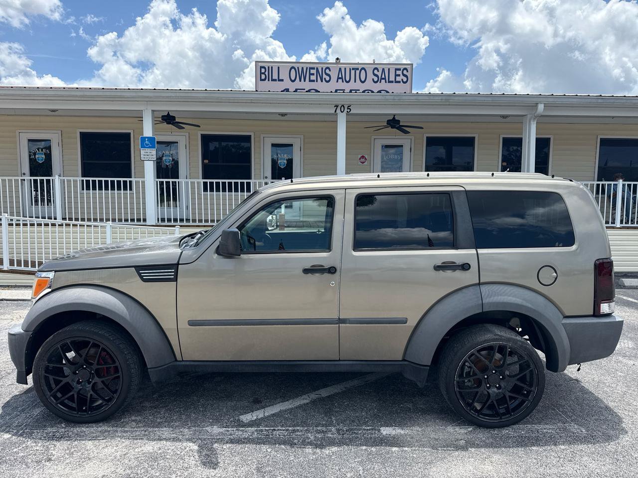 Used 2007 Dodge Nitro SXT RWD image 2