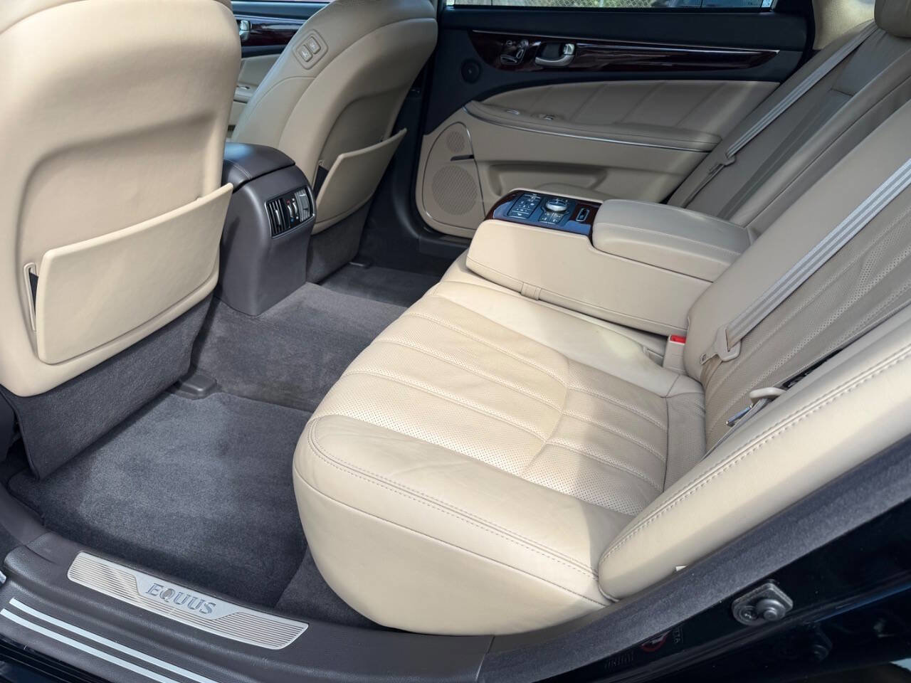 Used 2011 Hyundai Equus Signature RWD image 13