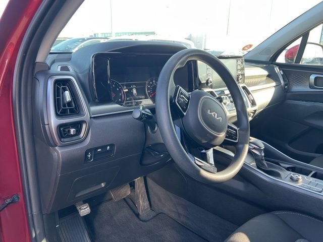 Used 2022 Kia Sorento LX image 9