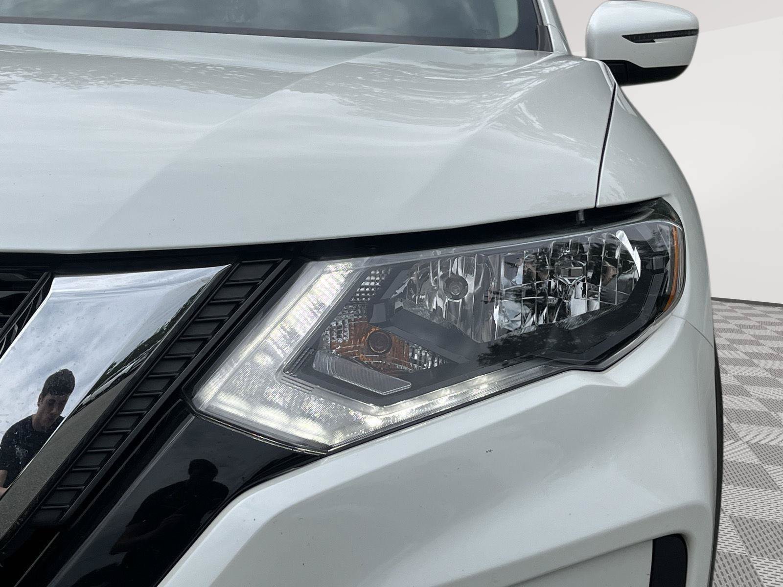 Used 2018 Nissan Rogue SV AWD/4WD image 10