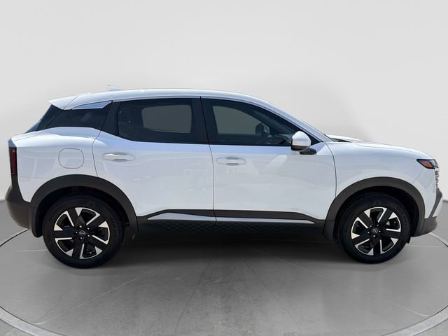 Used 2025 Nissan Kicks SV AWD/4WD image 2