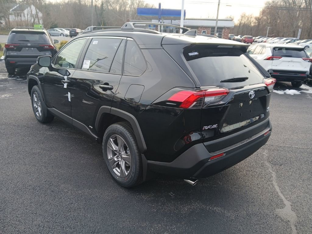 New 2025 Toyota RAV4 LE image 3