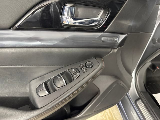 Used 2020 Nissan Maxima SR w/ Sport Mat Group FWD image 12