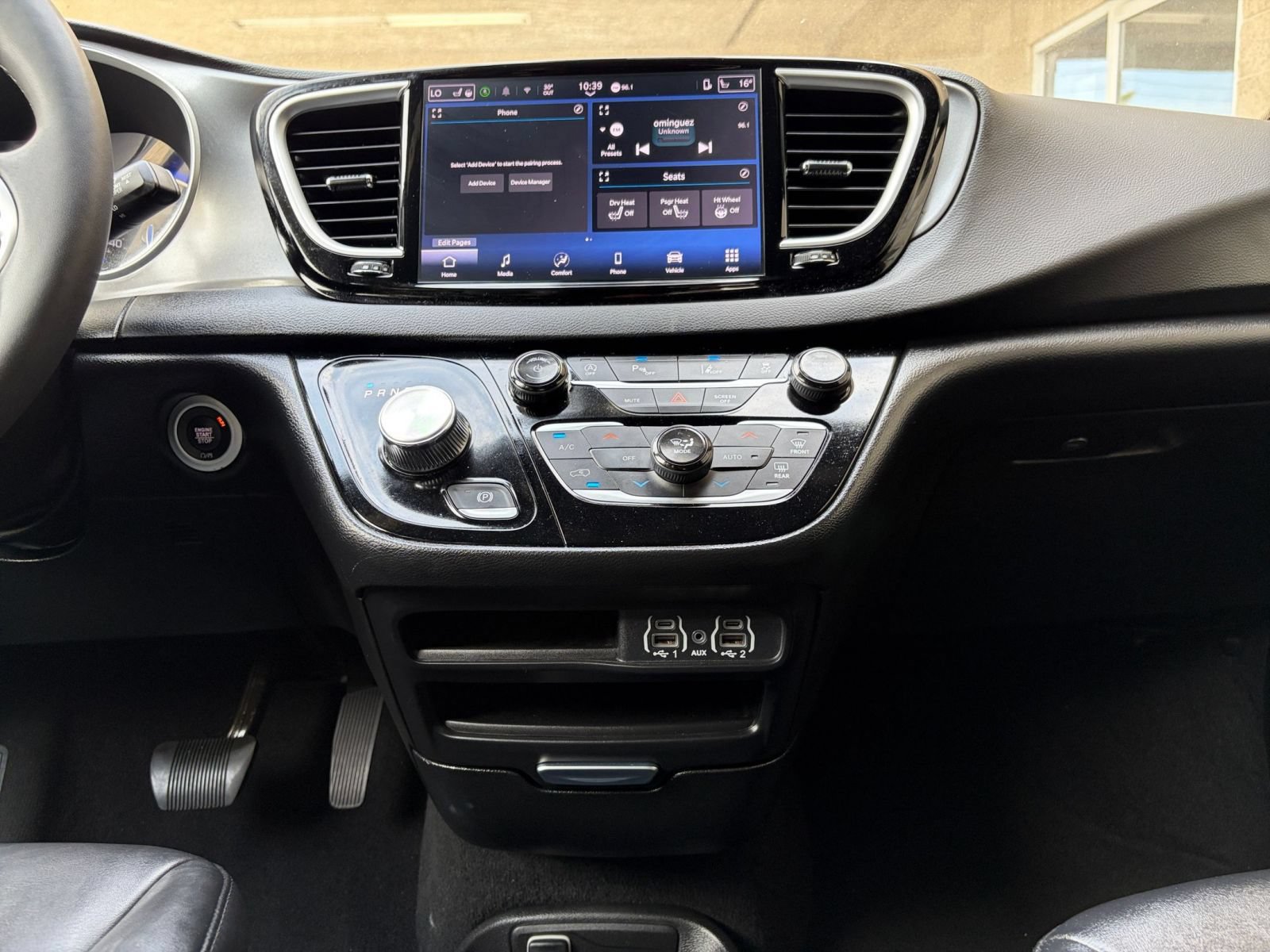 Used 2025 Chrysler Pacifica Select FWD image 16