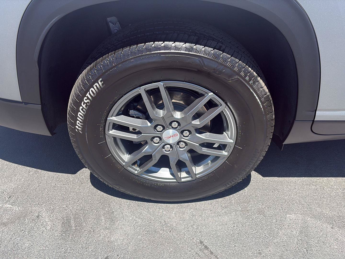 Used 2025 GMC Acadia Elevation AWD/4WD image 23