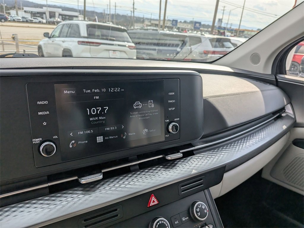 Used 2024 Kia Carnival LX image 17