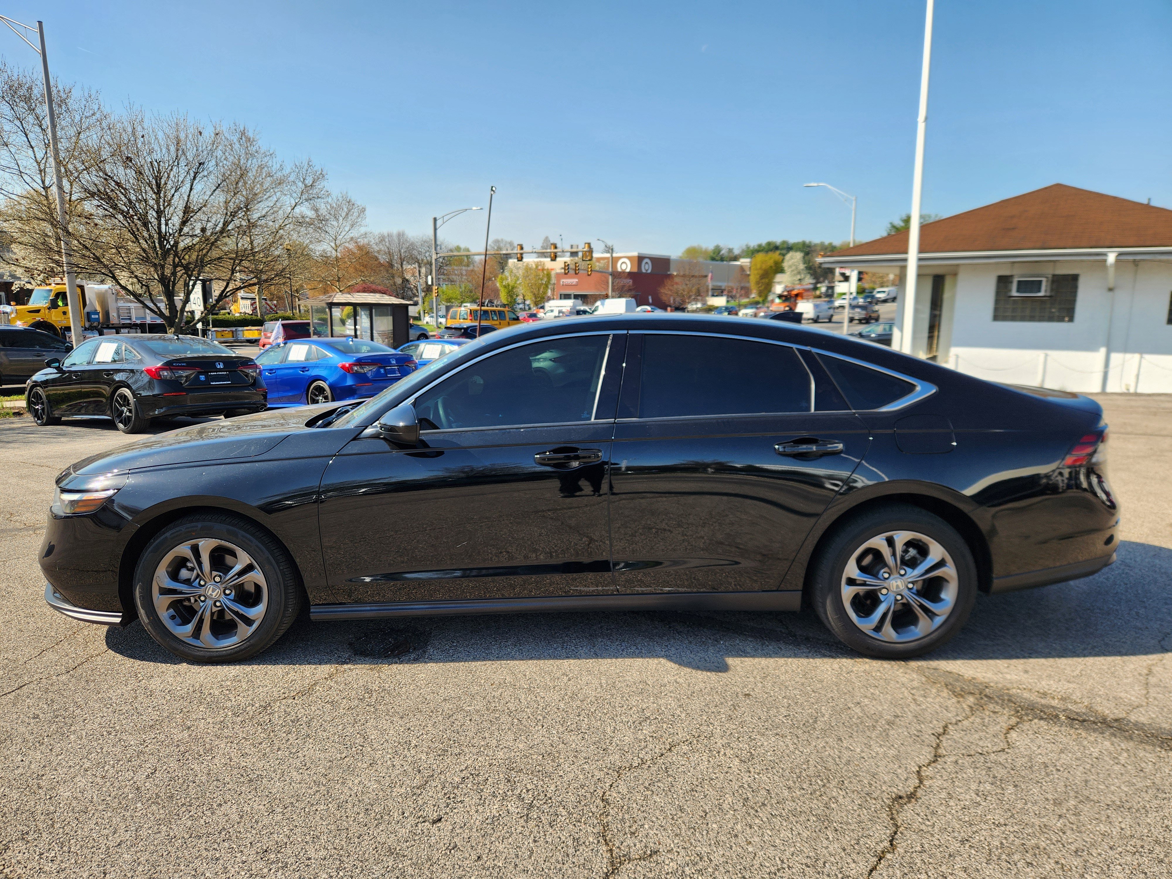 Used 2023 Honda Accord EX image 5