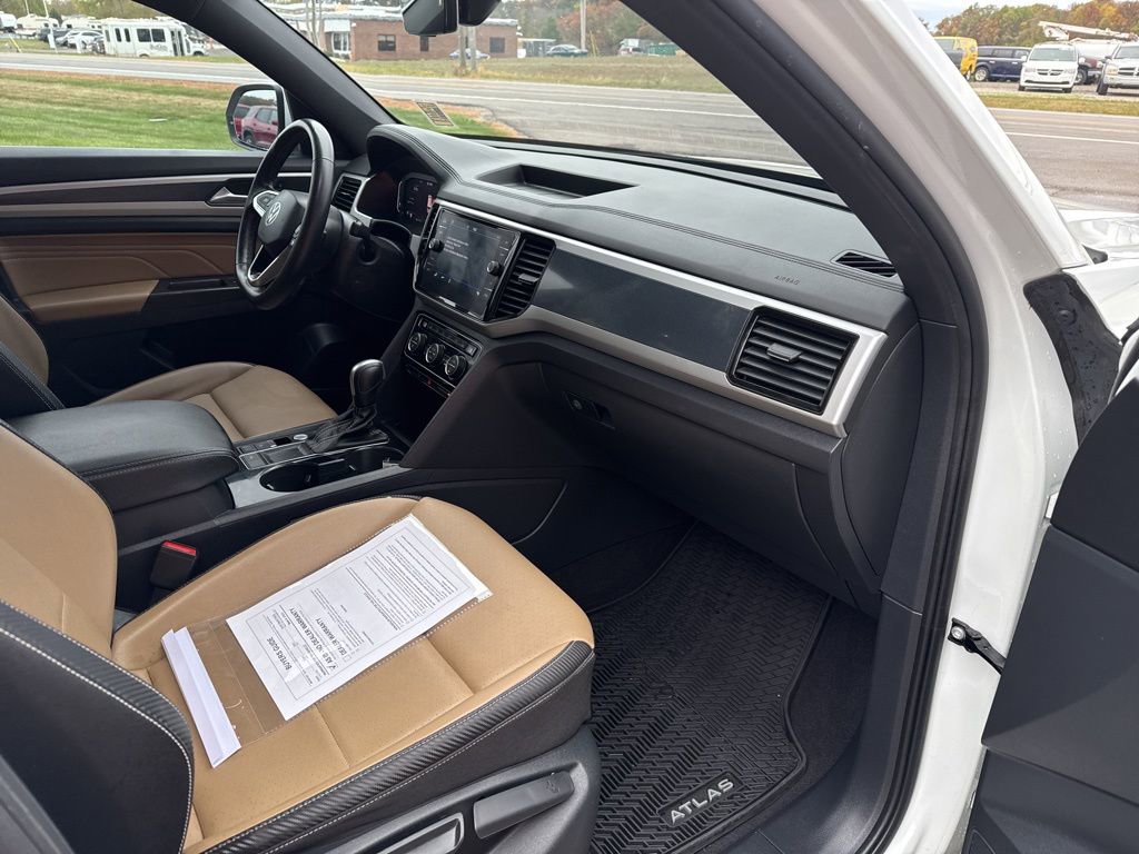 Used 2022 Volkswagen Atlas Cross Sport SE image 17