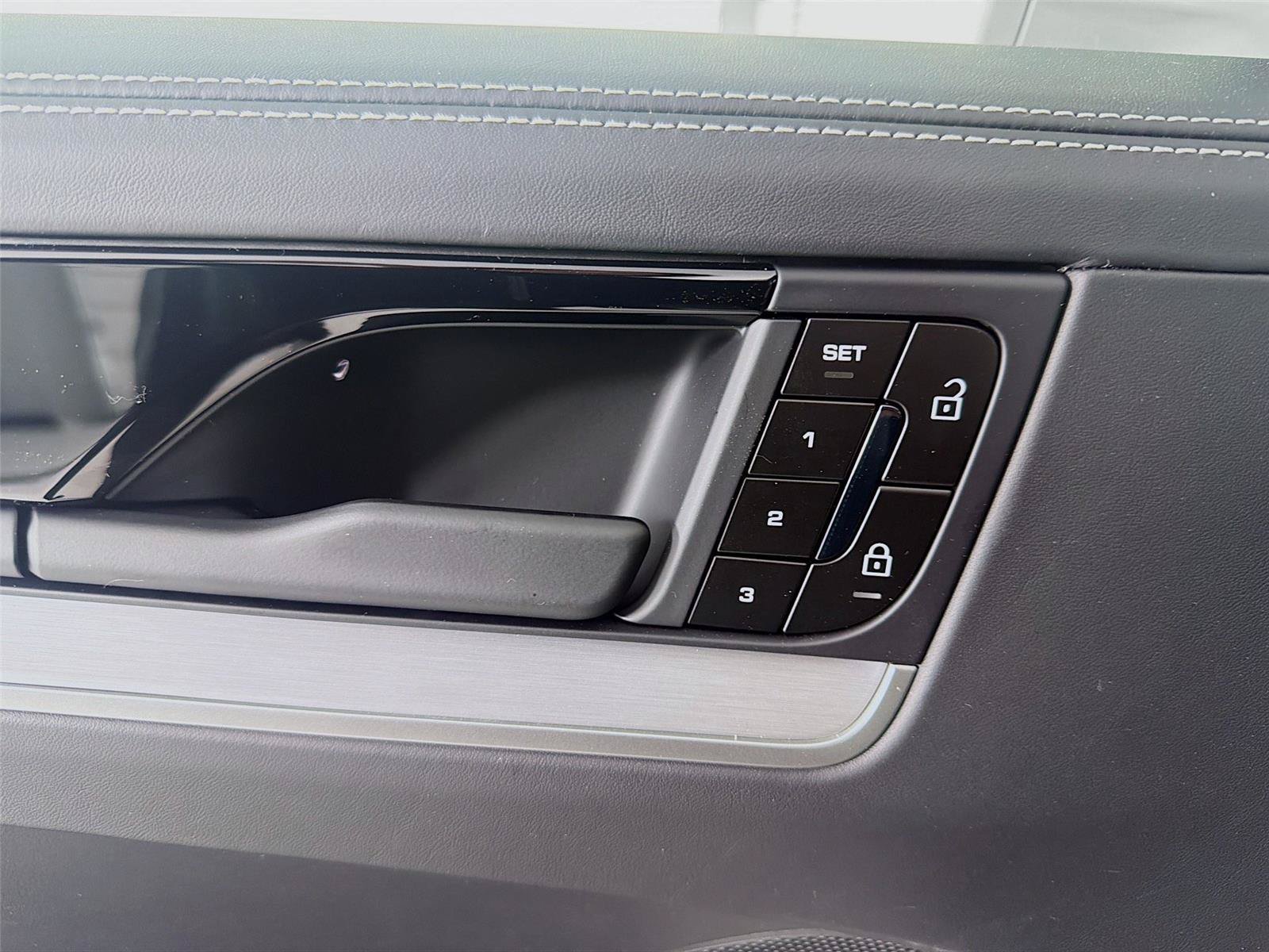 New 2026 Porsche Cayenne E-Hybrid AWD/4WD image 7