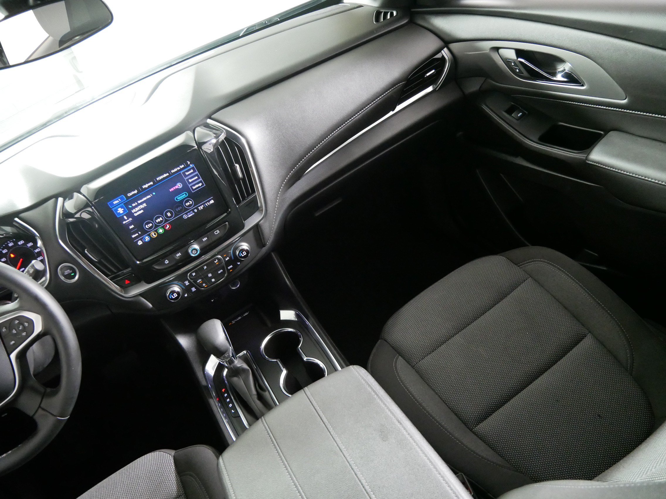 Used 2023 Chevrolet Traverse LT FWD image 11