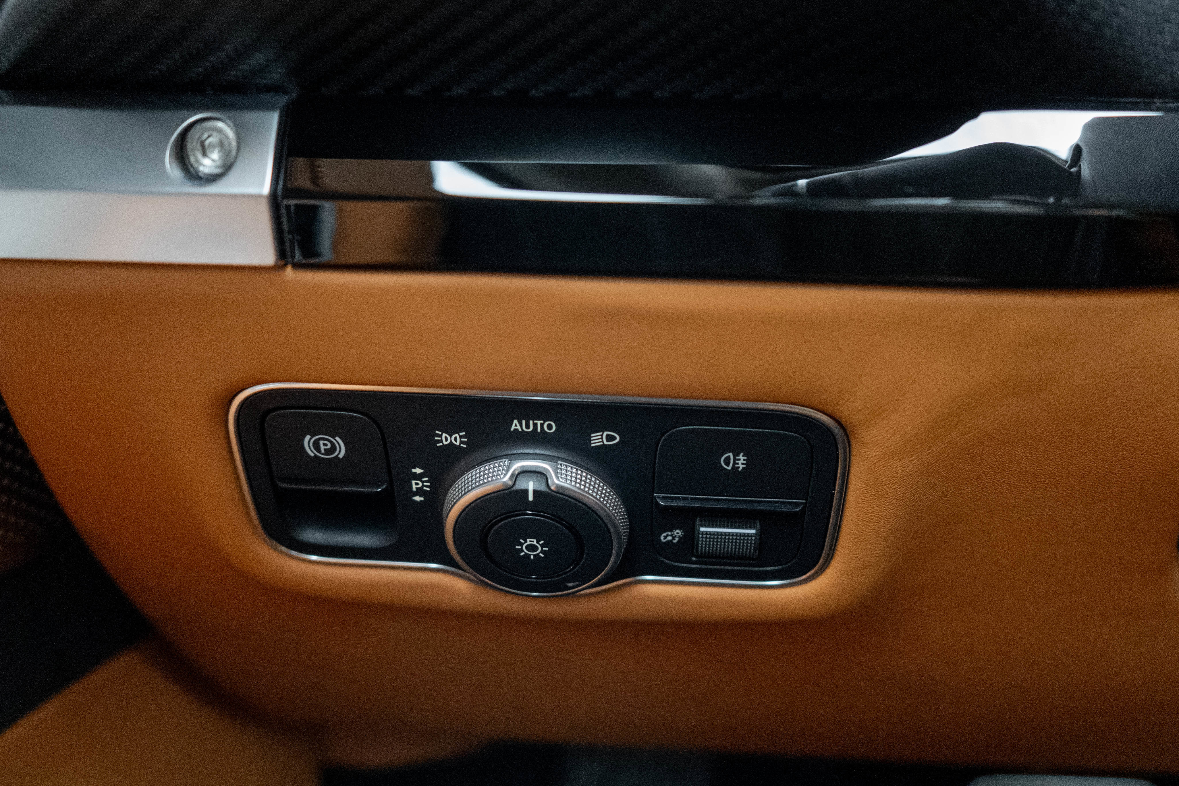 Used 2025 Aston Martin V8 Vantage Coupe image 15