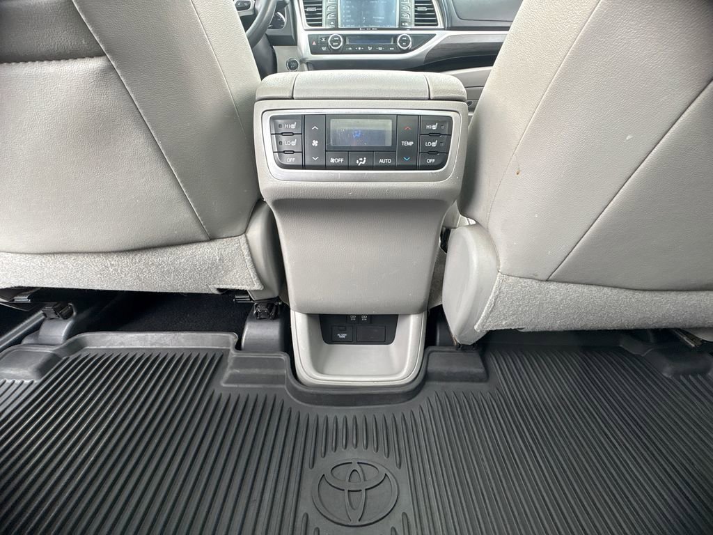 Used 2019 Toyota Highlander Limited Platinum image 12