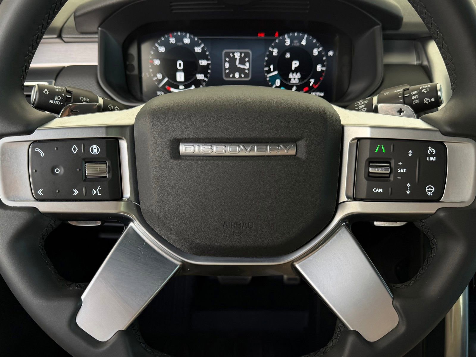 Used 2024 Land Rover Discovery Dynamic SE image 9