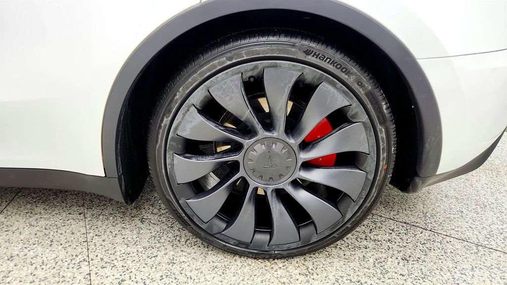 Used 2025 Tesla Model Y Performance image 9