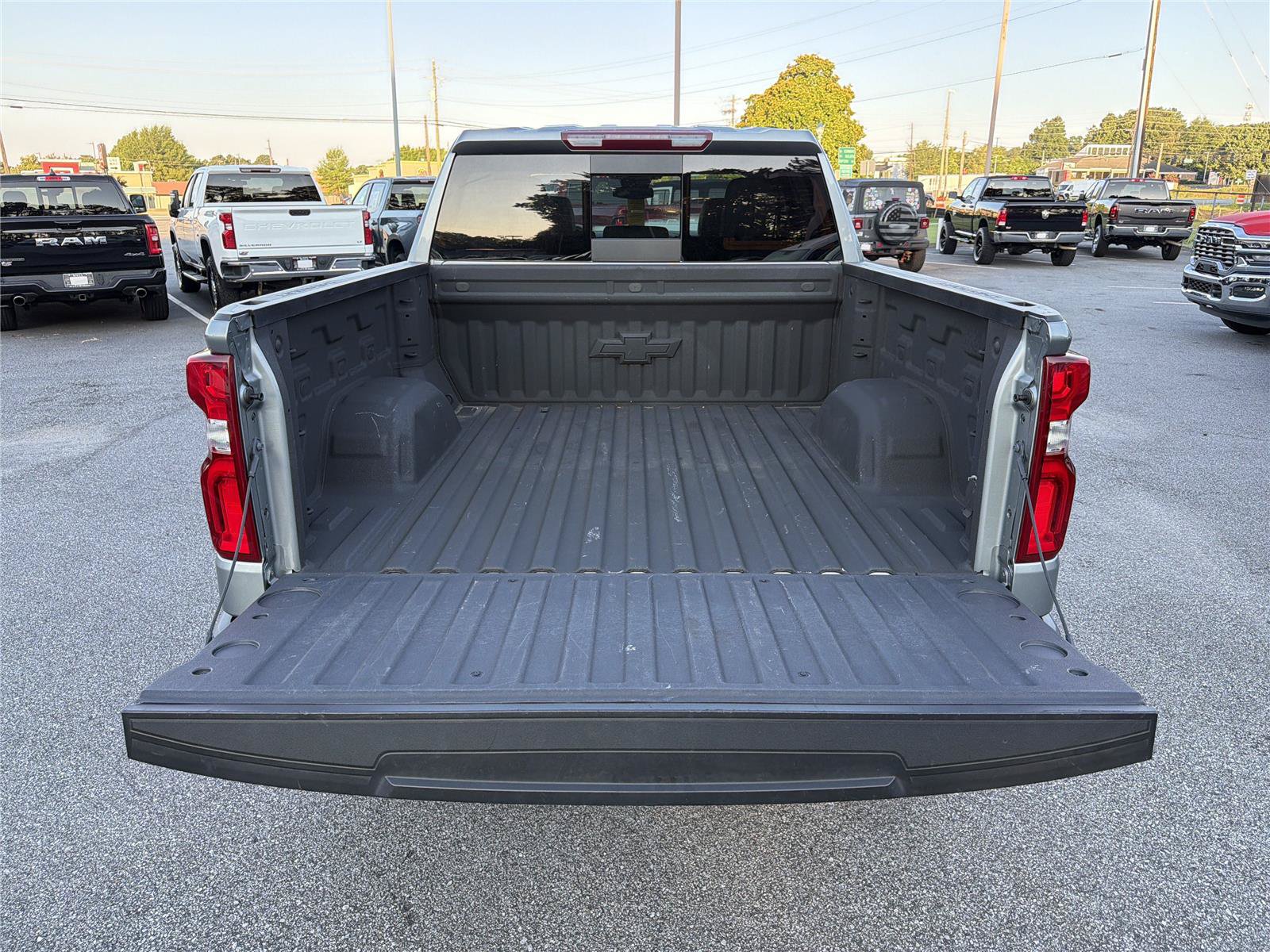Used 2025 Chevrolet Silverado 1500 LT Trail Boss w/ Convenience Package II AWD/4WD image 17