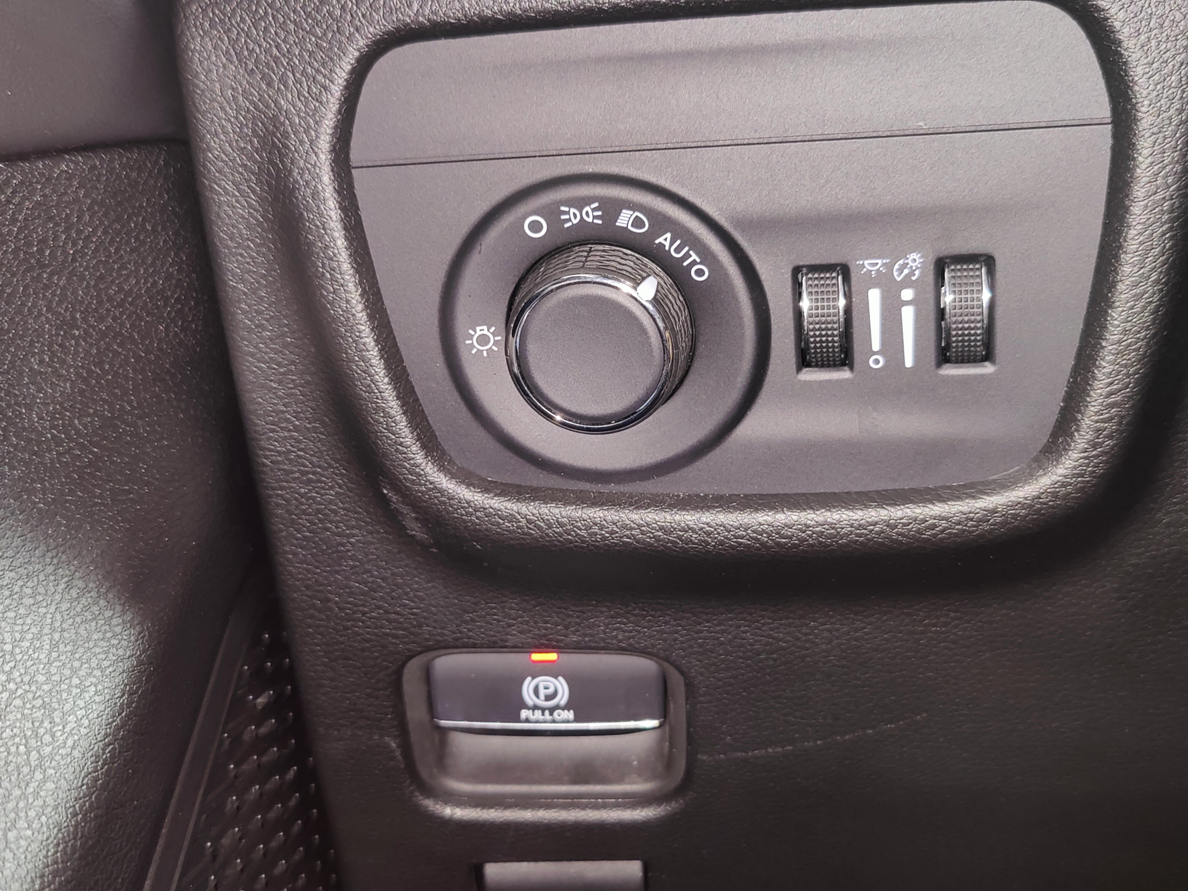Used 2025 Jeep Grand Cherokee L Laredo w/ Luxury Tech Group I AWD/4WD image 25
