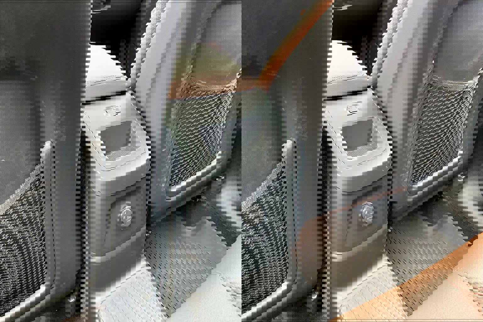 Used 2025 Volvo XC60 T8 Plus w/ Protection Package Premier image 36