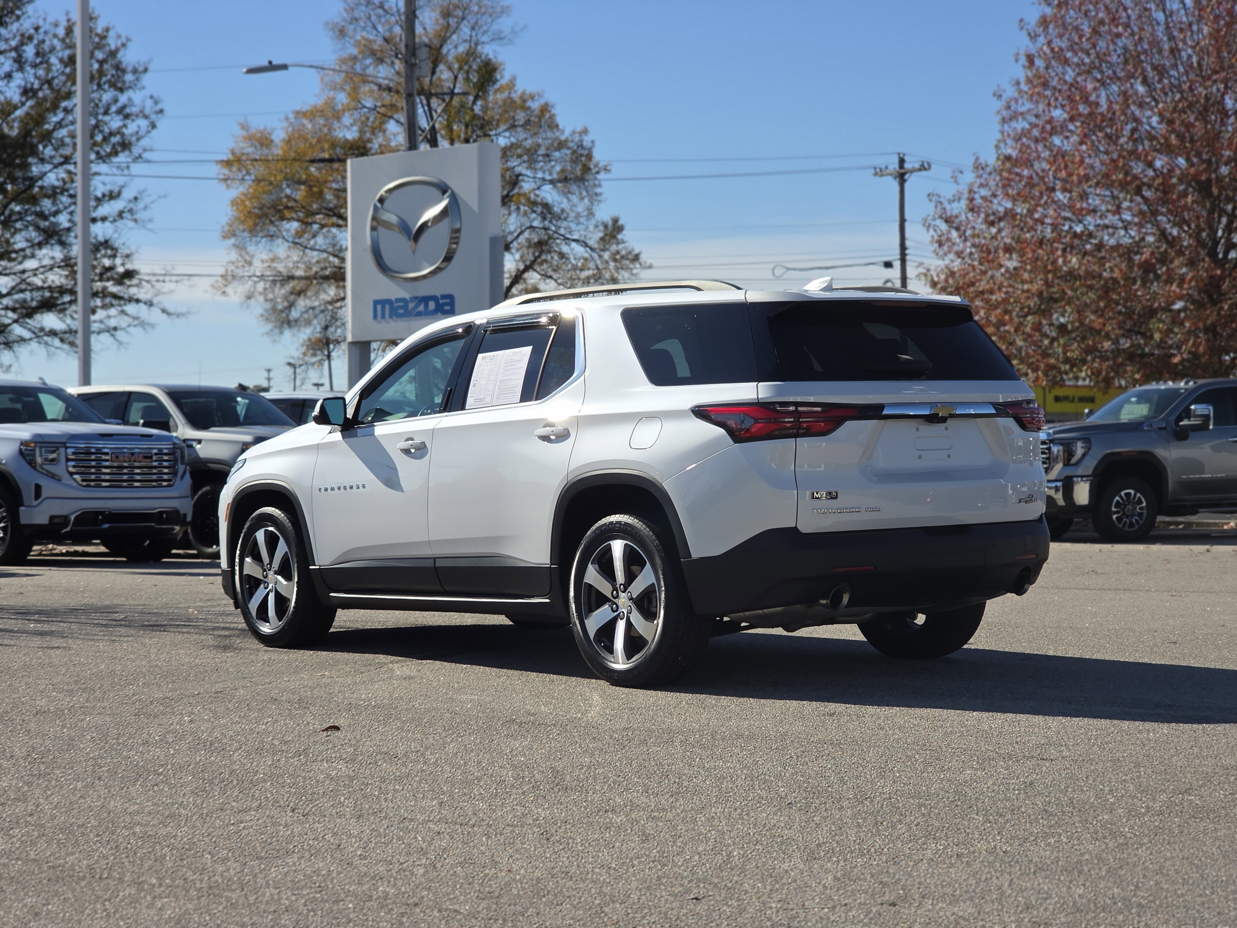 Used 2023 Chevrolet Traverse LT w/ LT Premium Package image 5