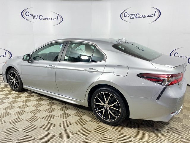 Used 2023 Toyota Camry SE FWD image 4