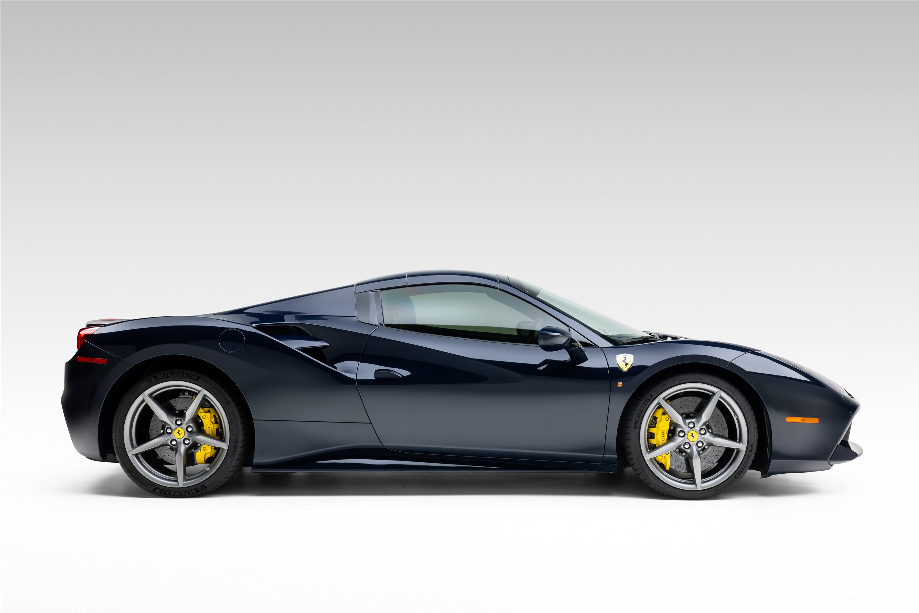 Used 2018 Ferrari 488 Spider RWD image 10