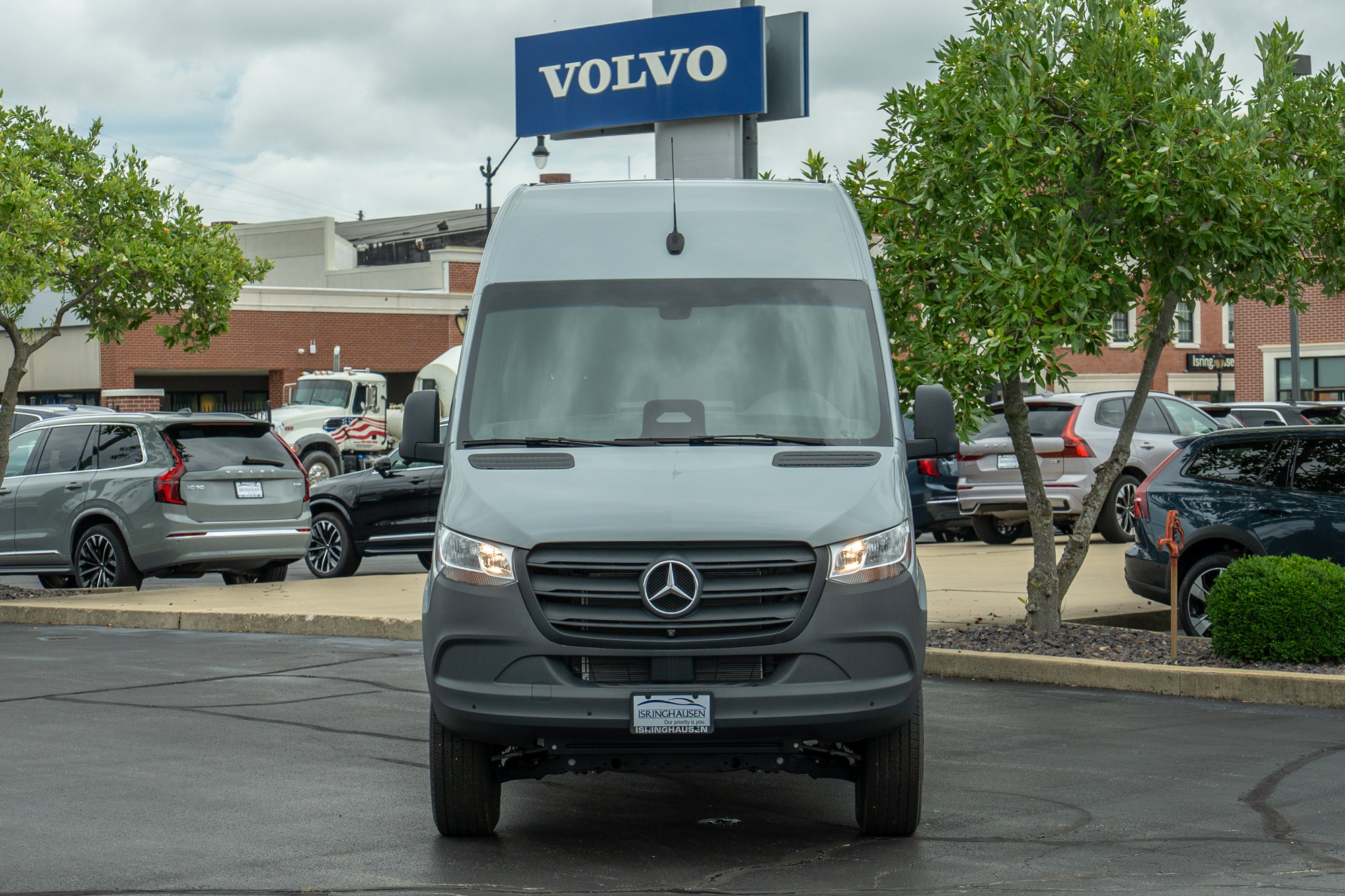 Used 2025 Mercedes-Benz Sprinter 2500 image 2