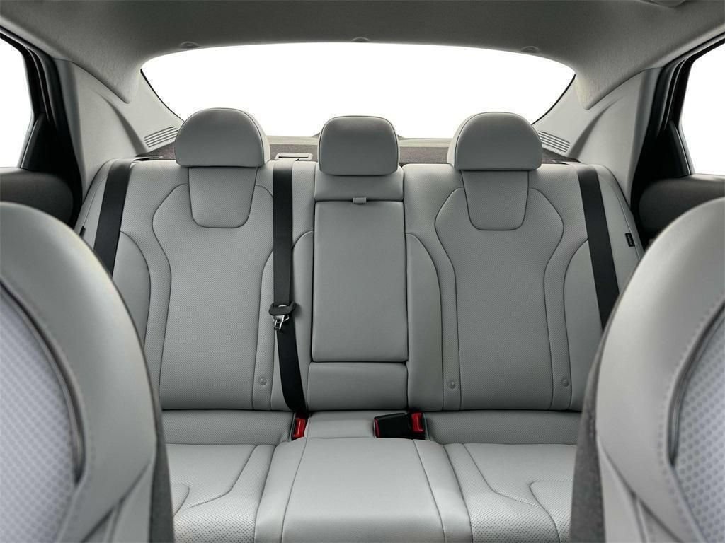 New 2025 Hyundai Elantra Limited FWD image 16