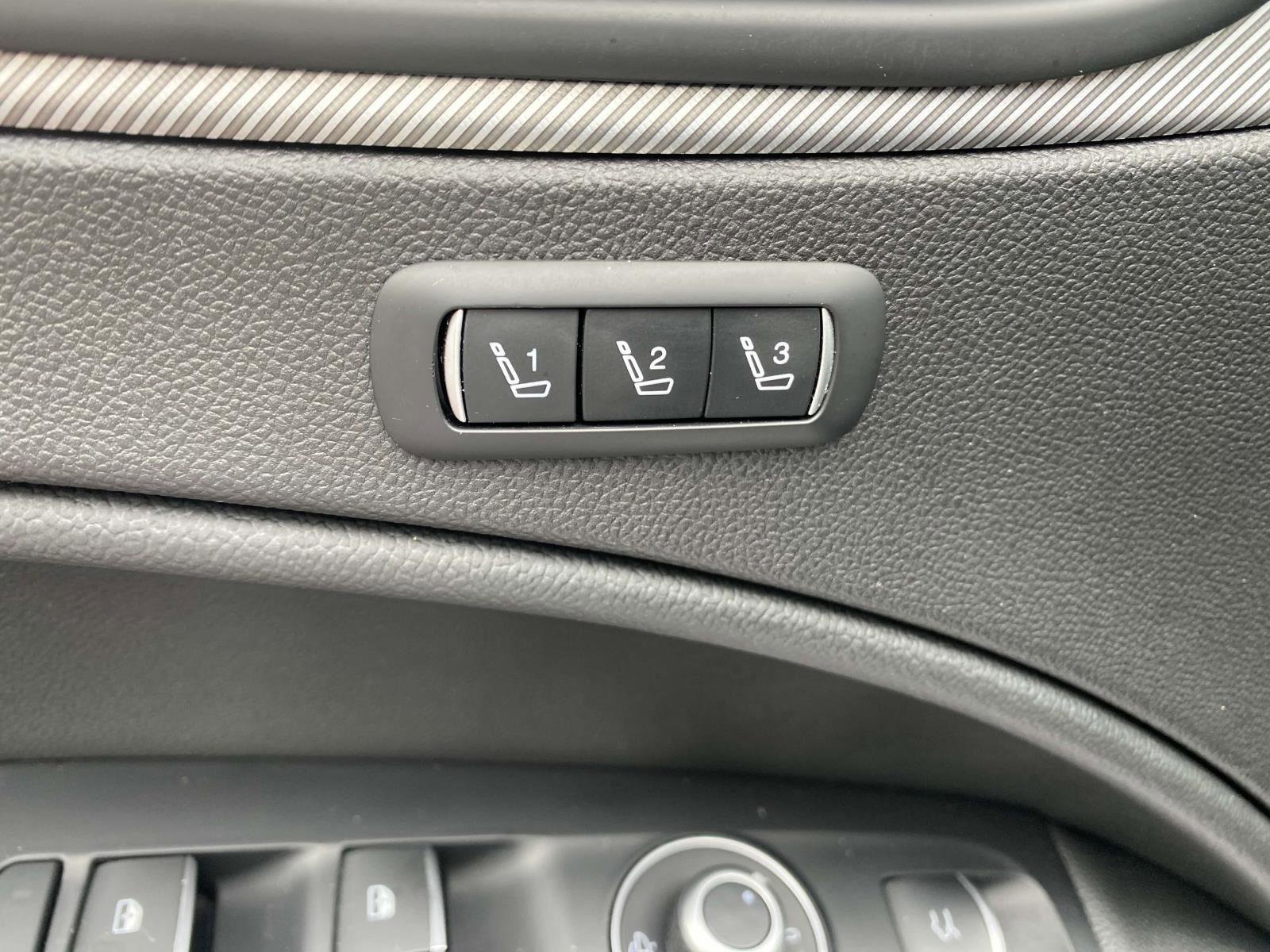 Used 2022 Alfa Romeo Stelvio Veloce image 13