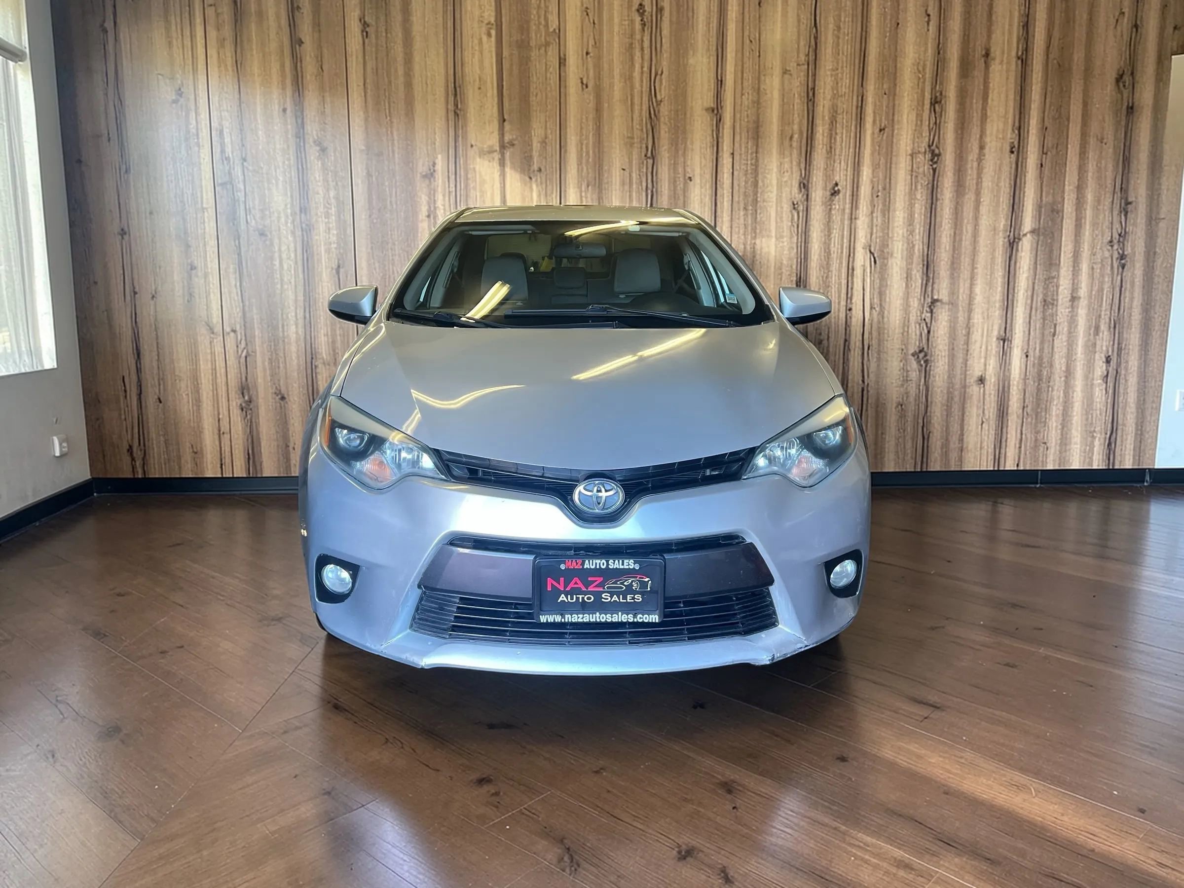 Used 2016 Toyota Corolla LE FWD image 2