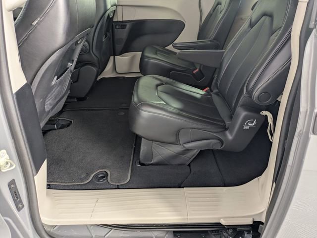 Used 2023 Chrysler Pacifica Touring-L image 21
