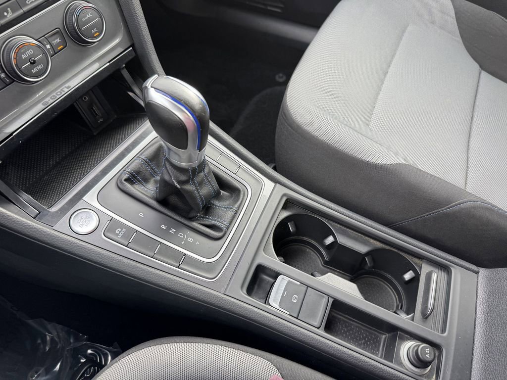 Used 2016 Volkswagen e-Golf SE image 22