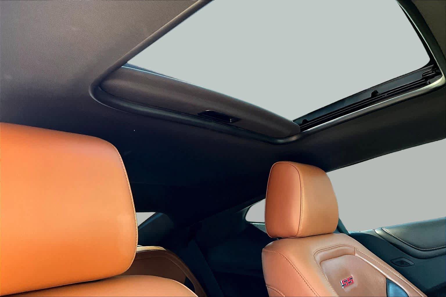 Used 2020 Chevrolet Camaro SS RWD image 13