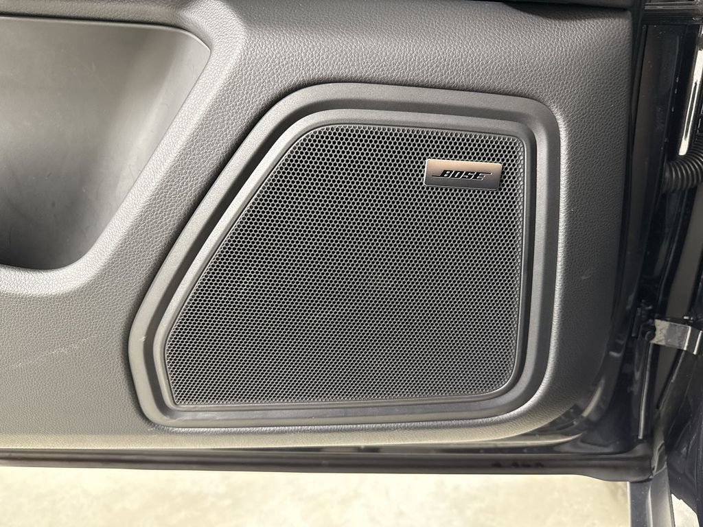 Certified 2025 Porsche Macan image 35