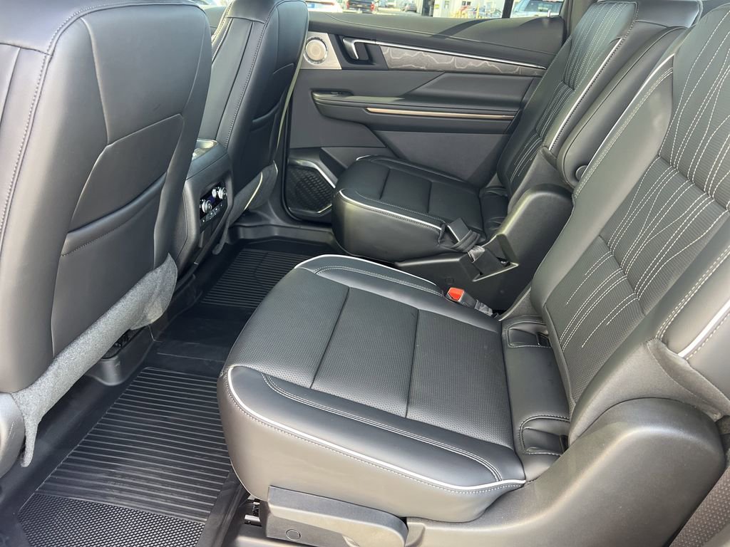 New 2026 Buick Enclave Avenir FWD image 18