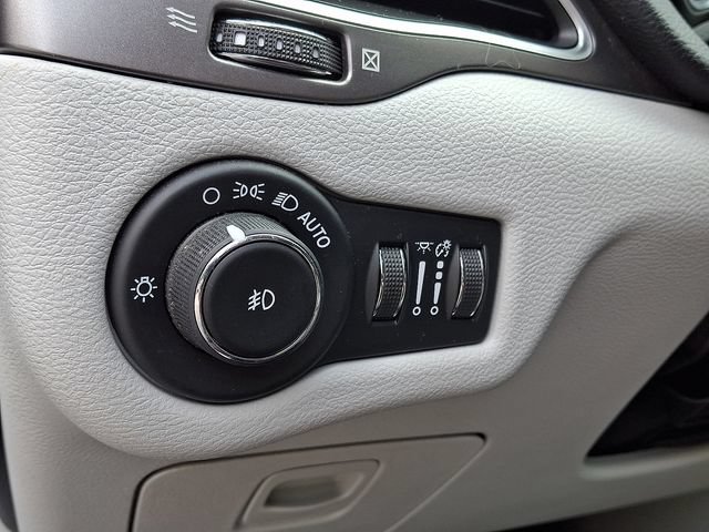 Certified 2020 Jeep Cherokee Latitude Plus w/ Cold Weather Group AWD/4WD image 24