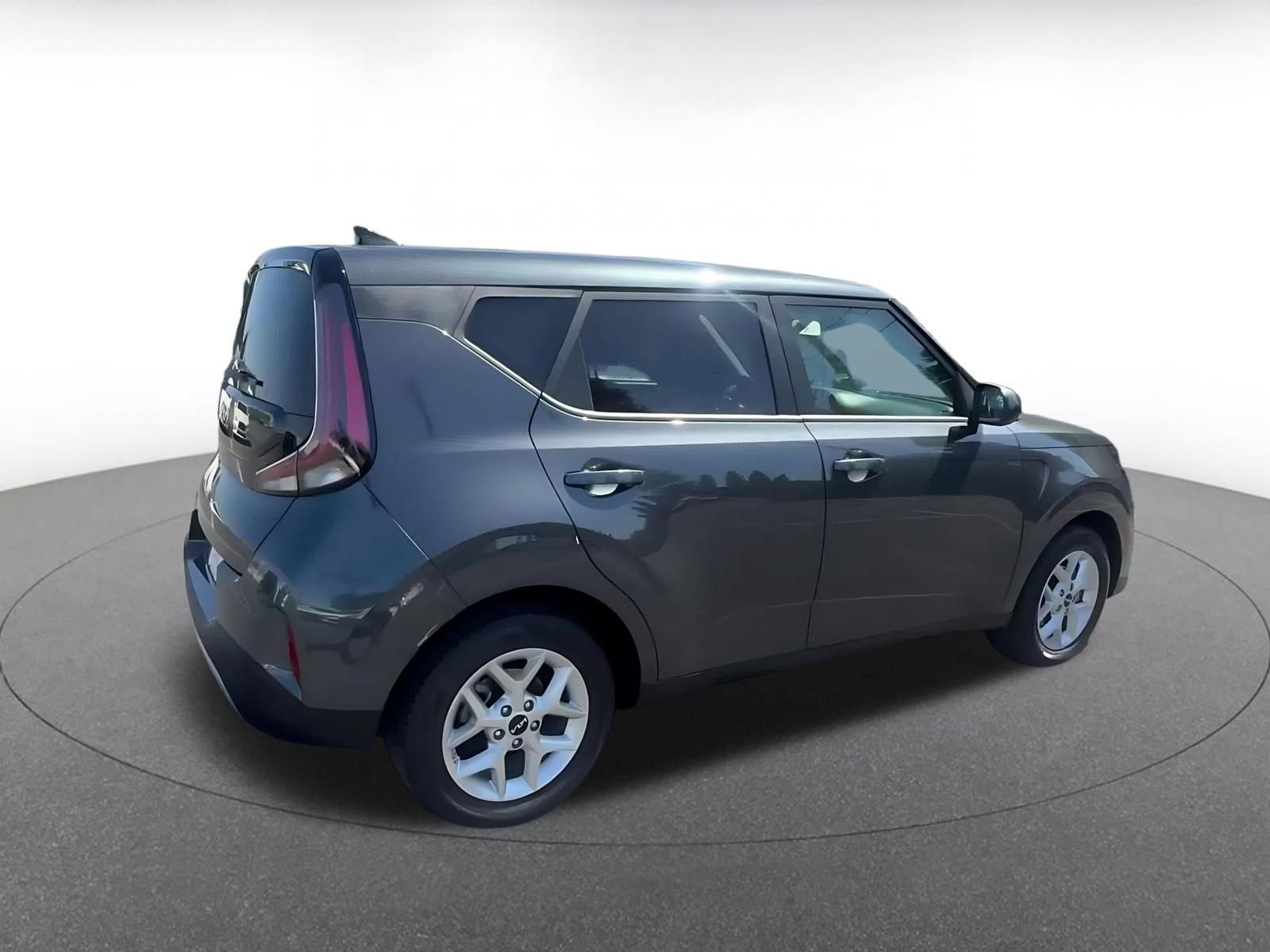 Used 2025 Kia Soul LX w/ LX Technology Package FWD image 15