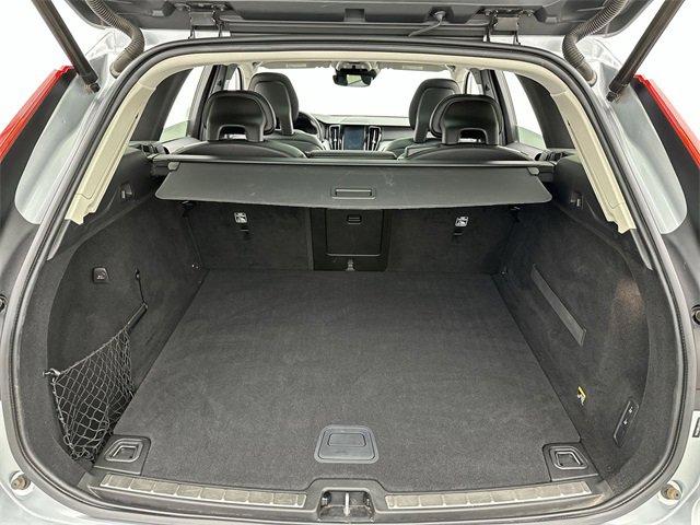 Used 2018 Volvo XC60 T6 Momentum w/ Convenience Package image 24