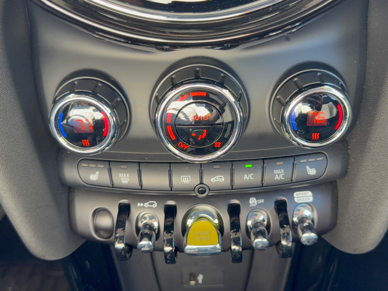 Used 2024 MINI Cooper SE FWD image 22
