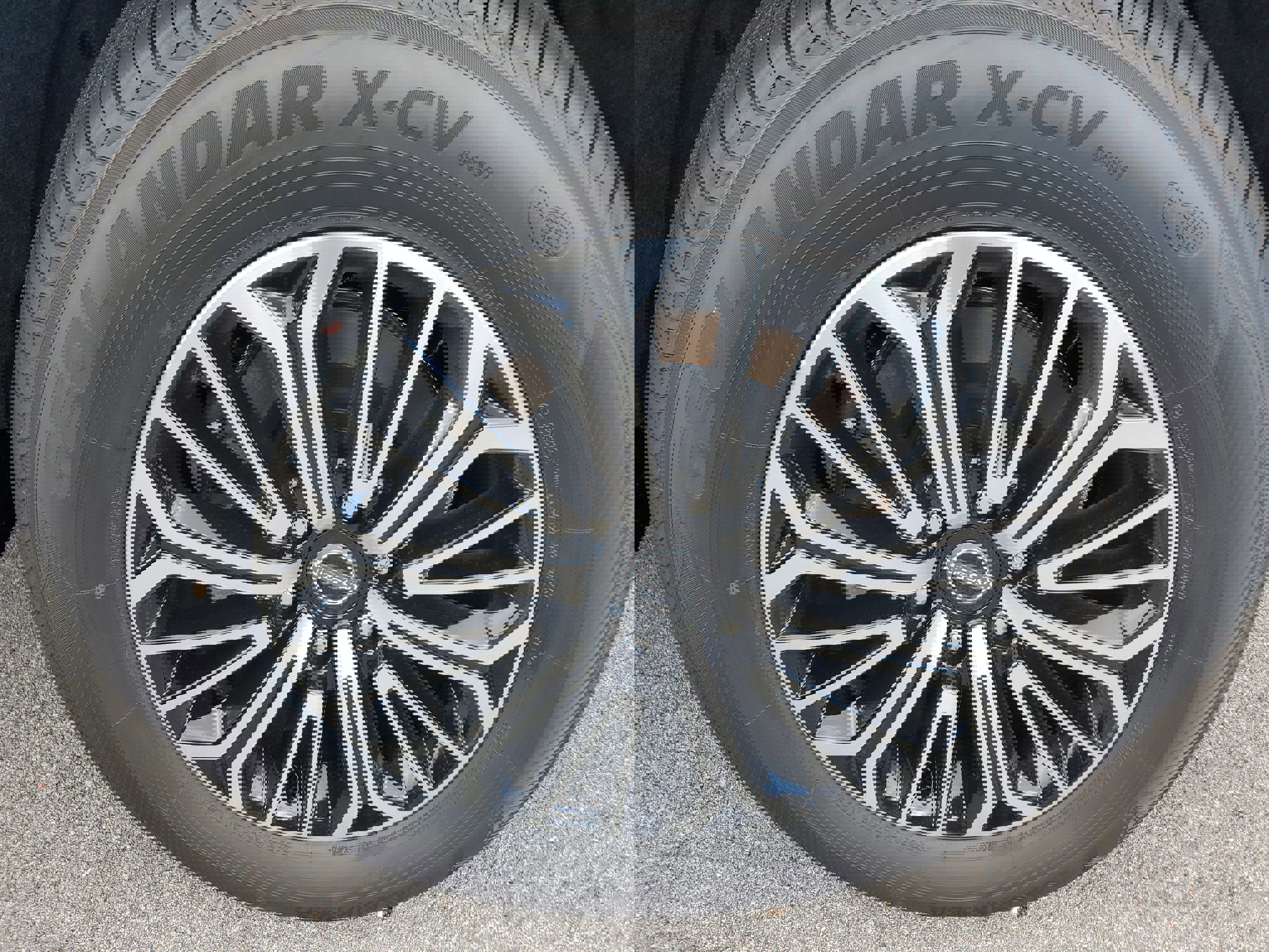 New 2025 Nissan Armada SL w/ Captain's Chari Seat Package image 8