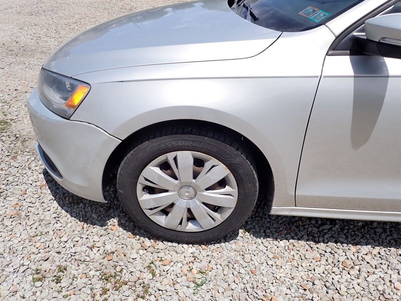 Used 2011 Volkswagen Jetta SE FWD image 15