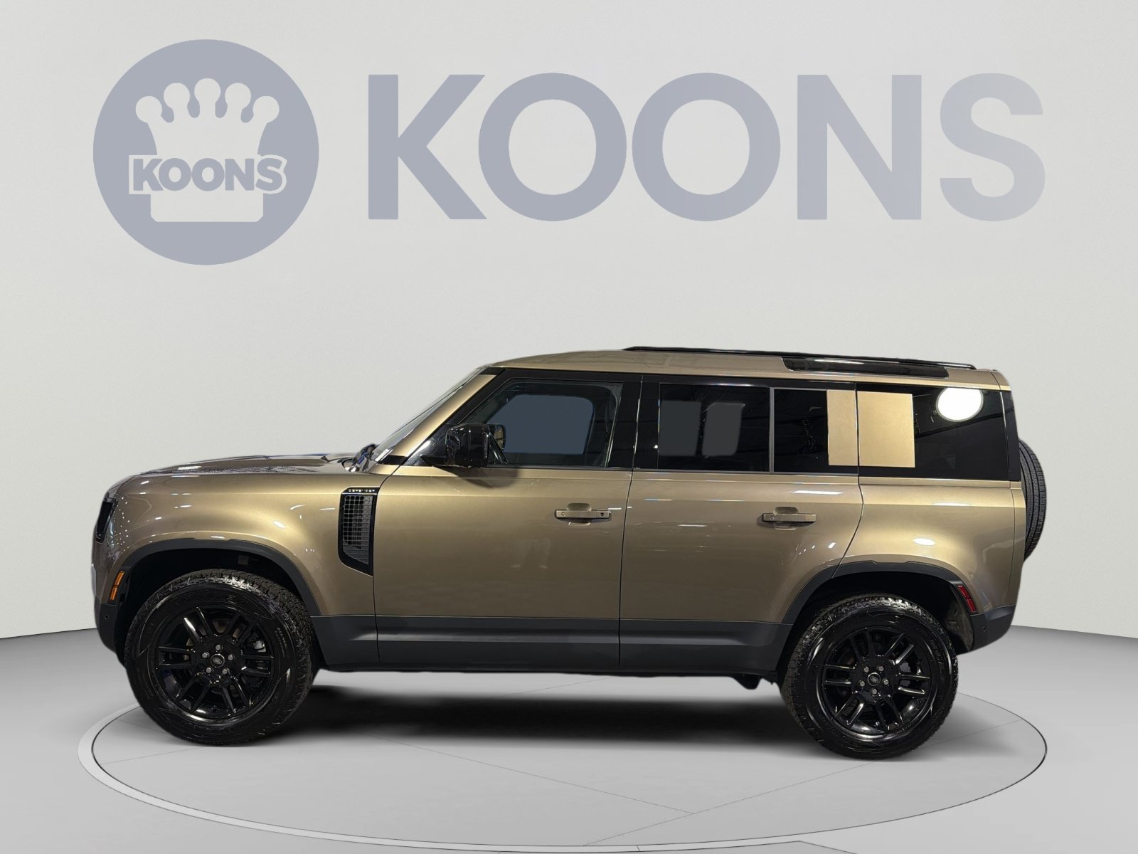 Used 2025 Land Rover Defender 110 S AWD/4WD image 2