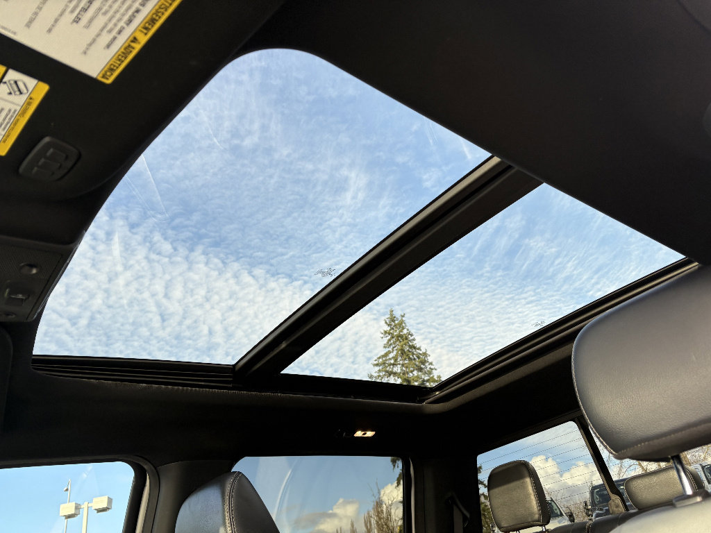 Certified 2022 Ford F350 Lariat w/ Camper Package image 32