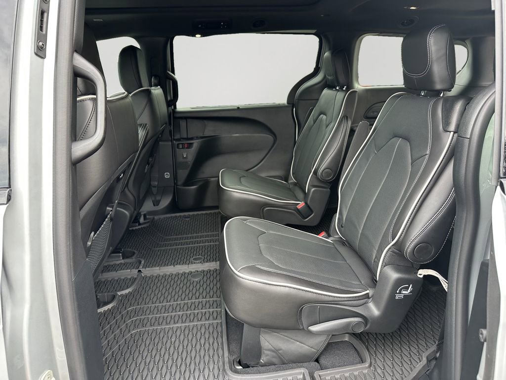 New 2026 Chrysler Pacifica Limited w/ S Appearance Package FWD image 15