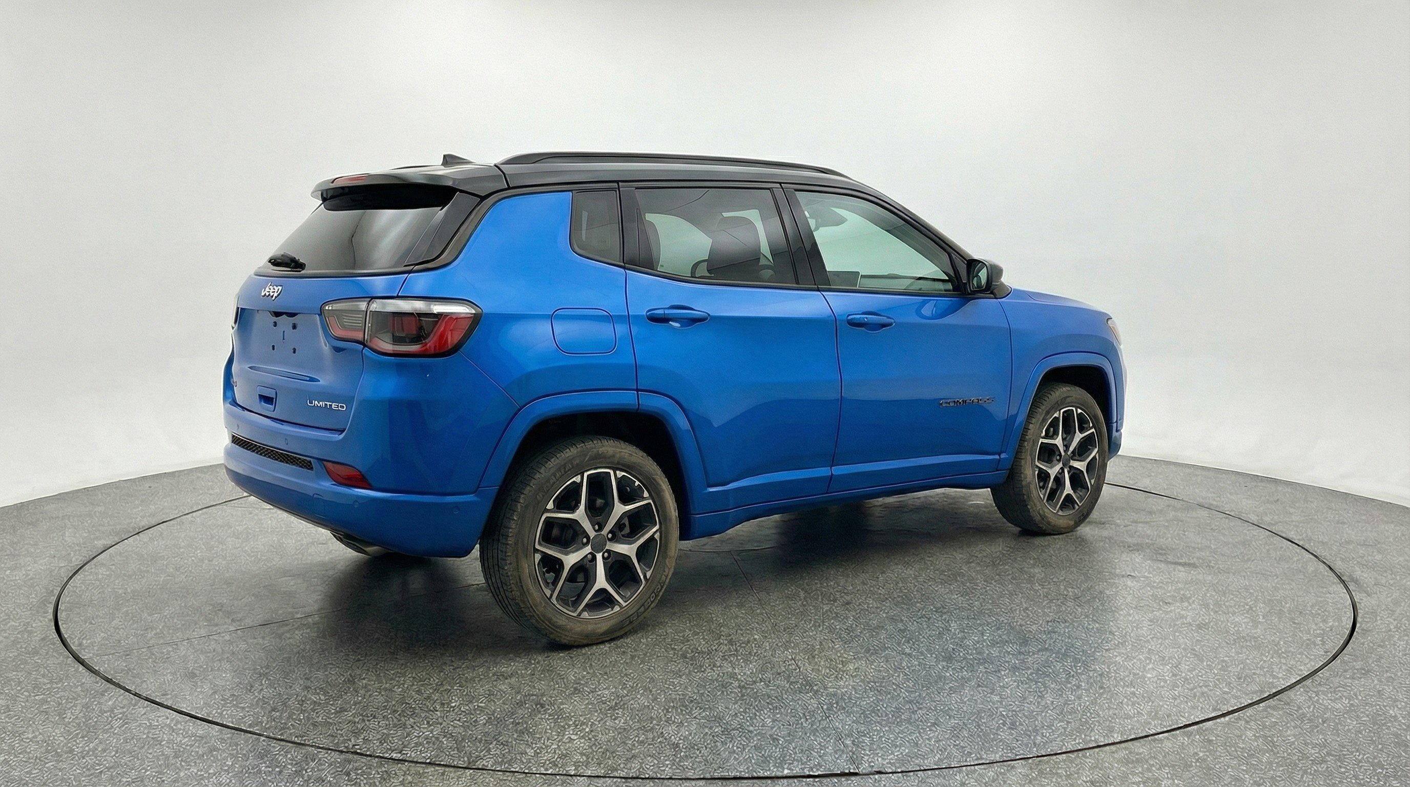 Used 2025 Jeep Compass Limited AWD/4WD image 9