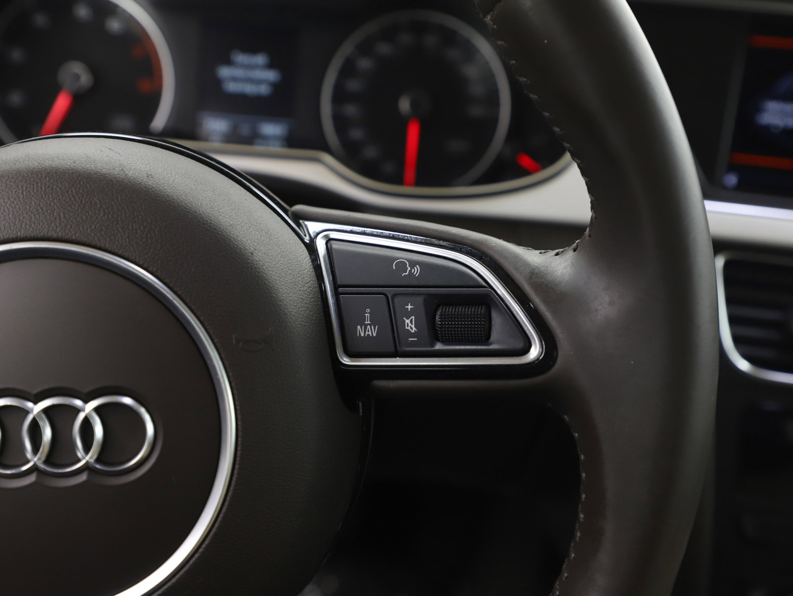 Used 2016 Audi A4 2.0T Premium Plus w/ Technology Package image 18