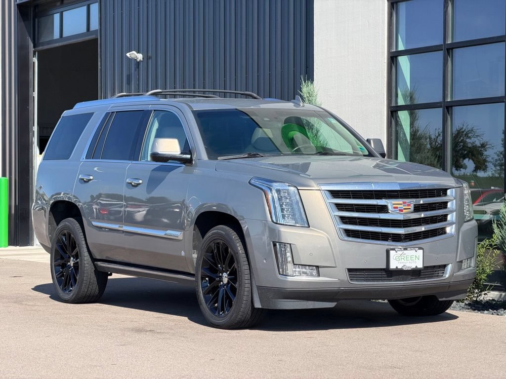 Used 2017 Cadillac Escalade Premium Luxury AWD/4WD image 4