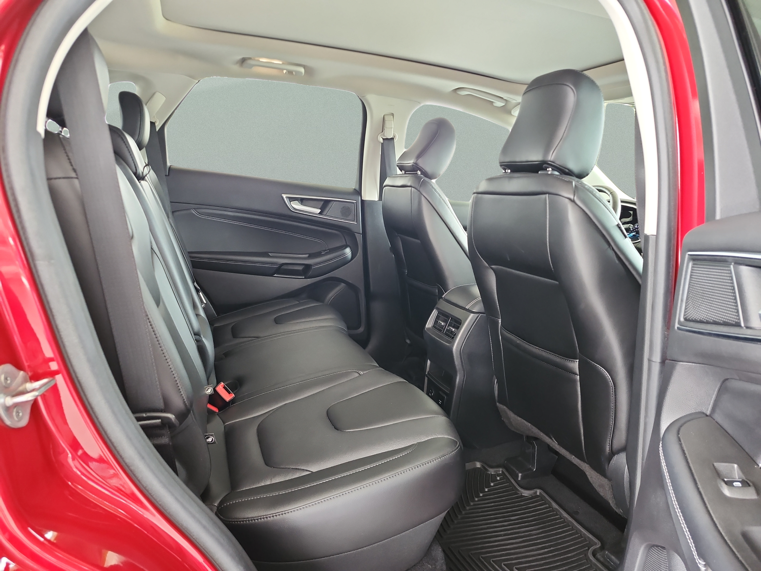 Used 2021 Ford Edge Titanium FWD image 19
