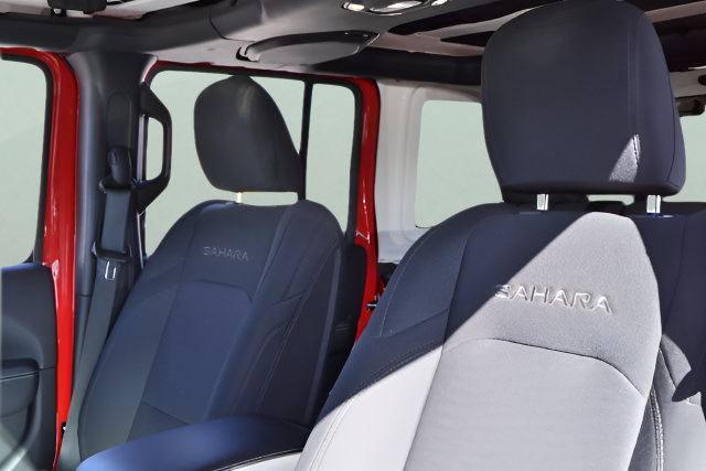 Used 2020 Jeep Wrangler Unlimited Sahara w/ Uconnect 4C Nav & Sound Group AWD/4WD image 12