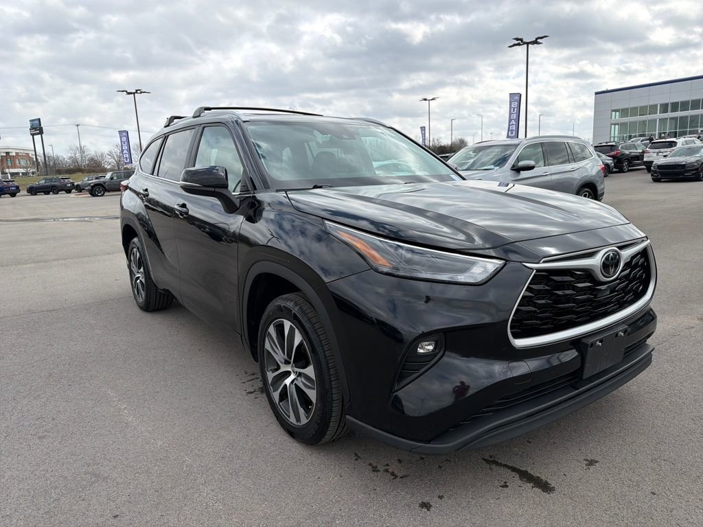 Used 2023 Toyota Highlander XLE FWD image 9